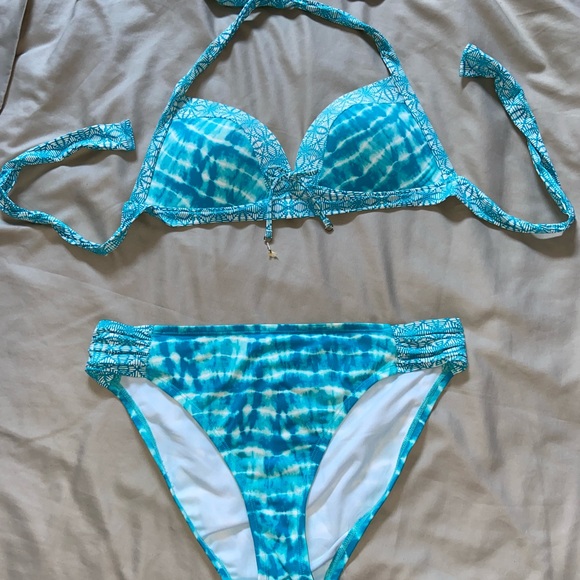 Women’s Bikini - Picture 2 of 3